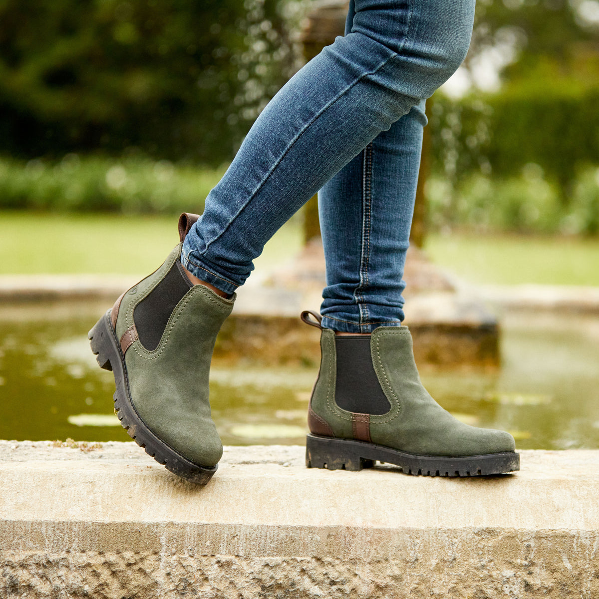 Wexford Lug Waterproof Chelsea Boot Ariat Women