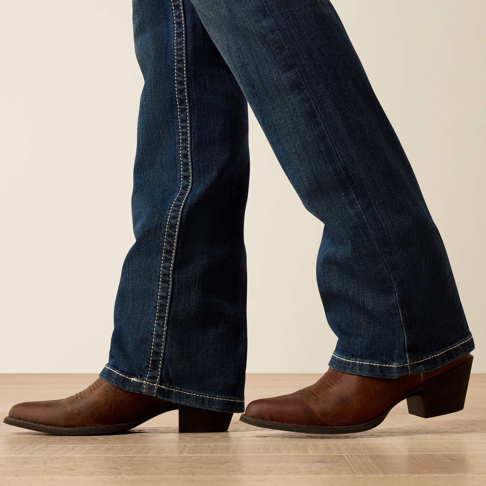 Mid Rise Ivy Straight Leg Jean Ariat Women